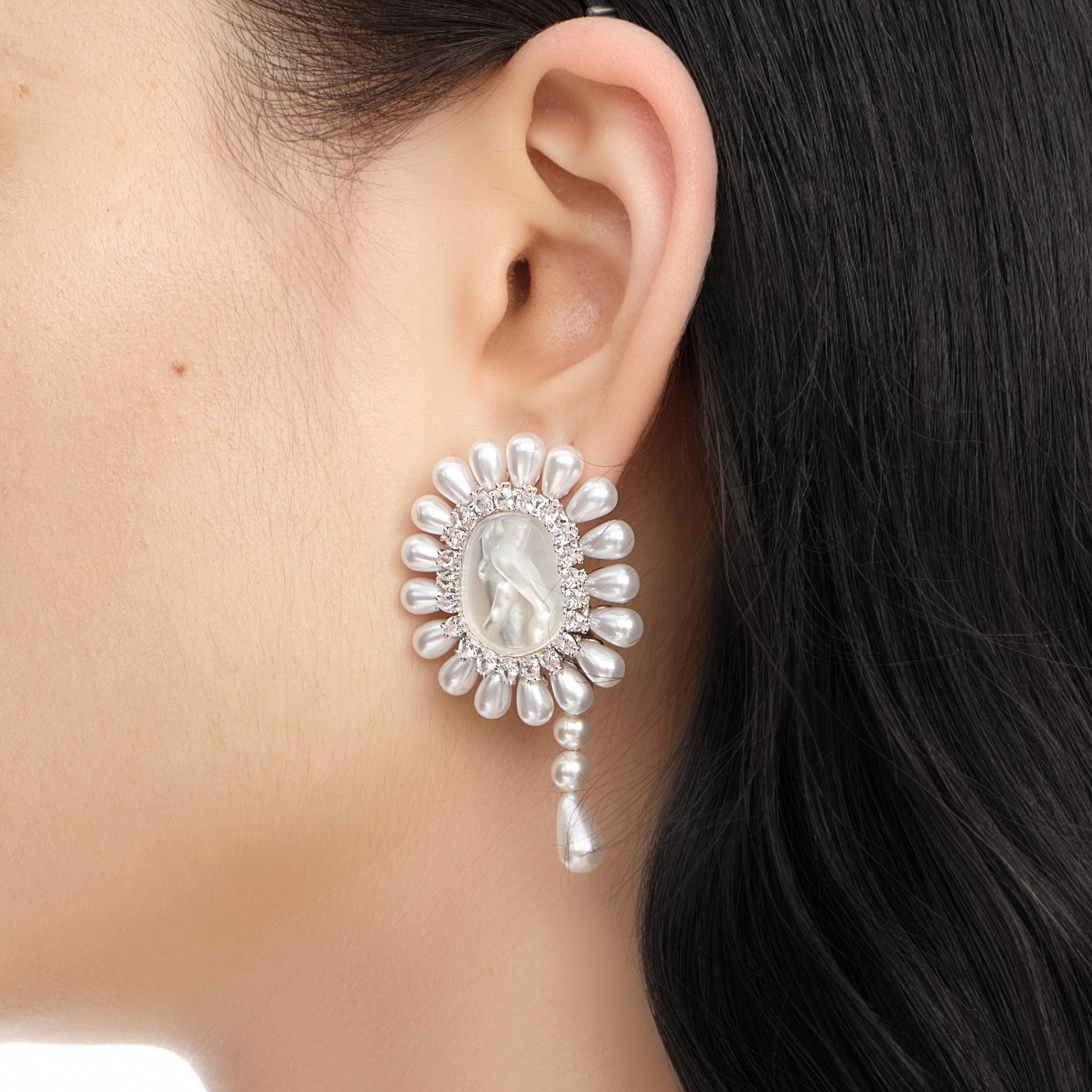 YVMIN X SHUSHUTONG / Shell Sculpture Pearl Tassel Earrings