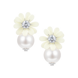 Paradise / Daisy Pearl Stud Earring