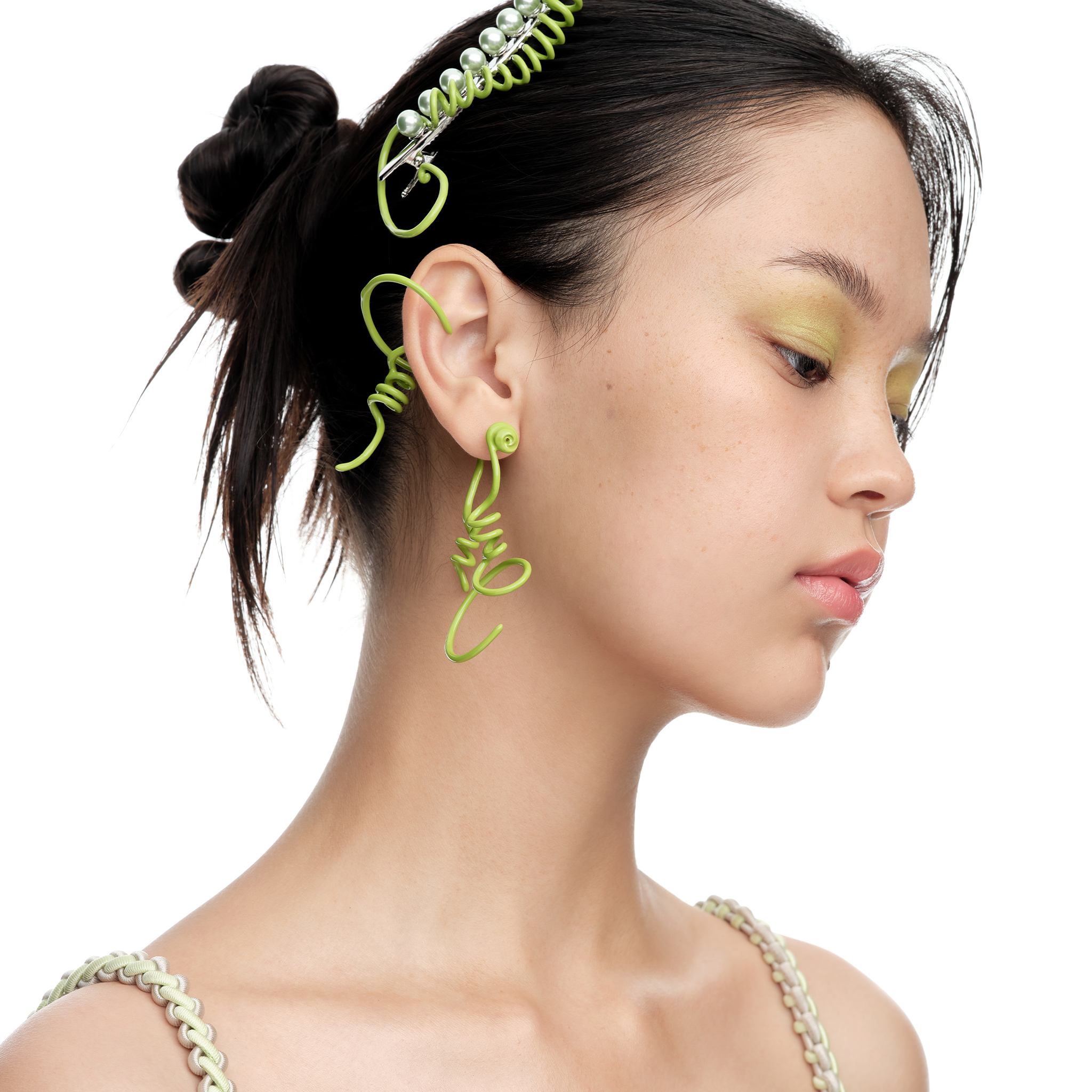 YVMIN Paradise Vines Ear Hook jewelry featuring intricate vine design and elegant gold finish, perfect for stylish ear accessories.