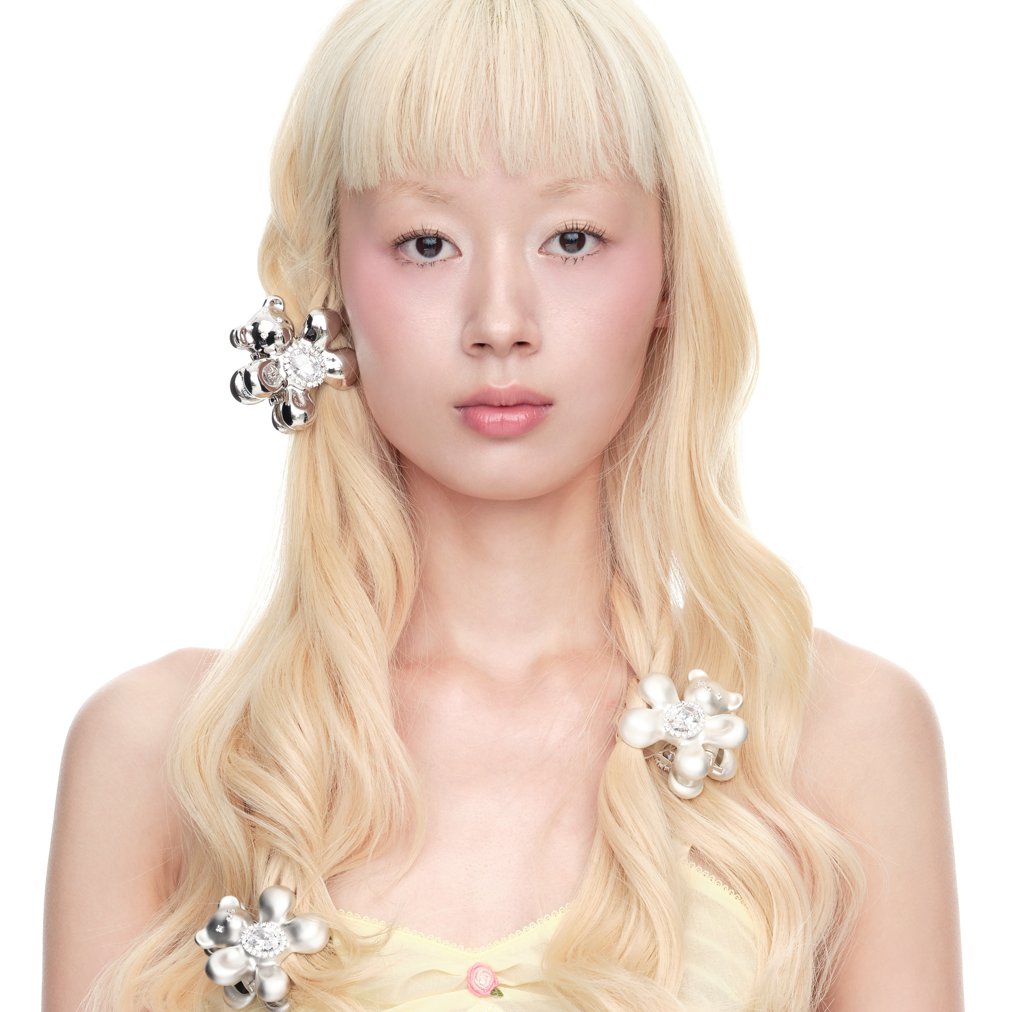 YVMIN Paradise Flower Bear metal hair claw clip with floral design, showcasing a decorative hair accessory for stylish hairstyles.