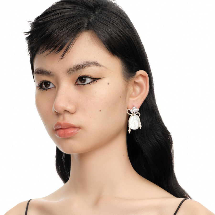 YVMIN X SHUSHUTONG / Pearl Bow Shell Earrings
