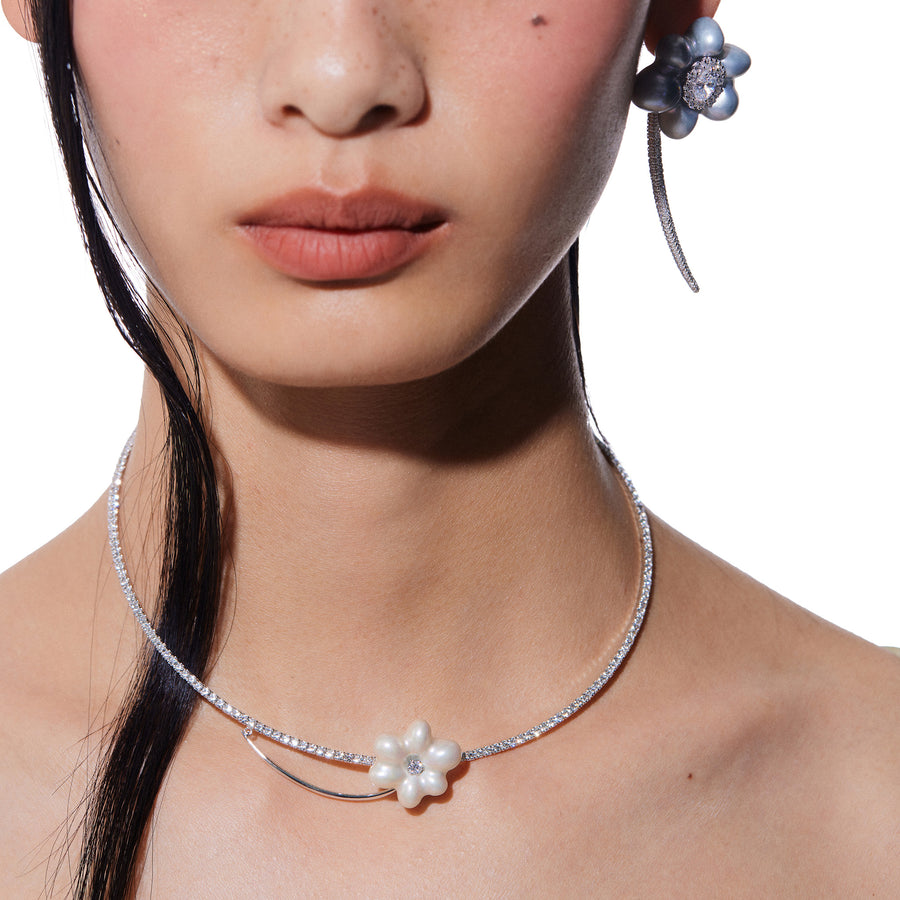 Paradise / Mini Pearlescent Flower Choker