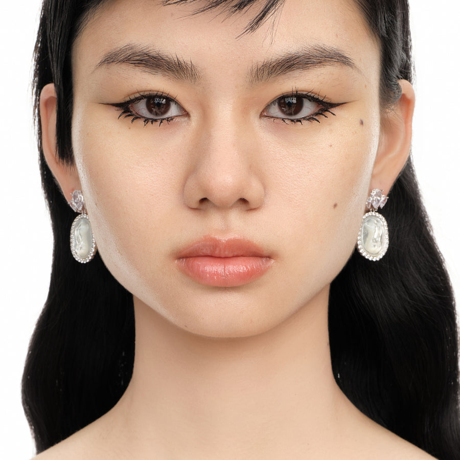 YVMIN X SHUSHUTONG / Shell Sculpture Back Gemstone Earrings