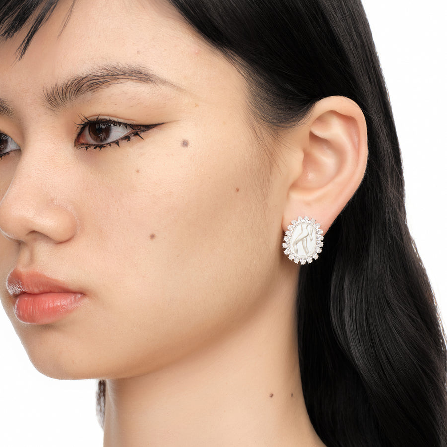YVMIN X SHUSHUTONG / Basic Shell Sculpture Gemstone Earrings