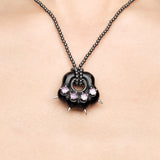 Paradise / Stone Bear Paw Pearl Necklace