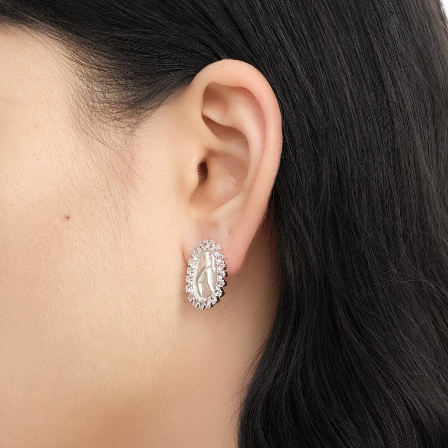 YVMIN X SHUSHUTONG / Basic Shell Sculpture Gemstone Earrings