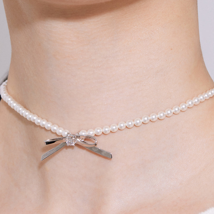 Ripple / Metal Bowknot Pearl Necklace