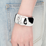 YVMIN Paradise Metal Bear Head Bracelet featuring a detailed bear head charm on a metal bracelet.
