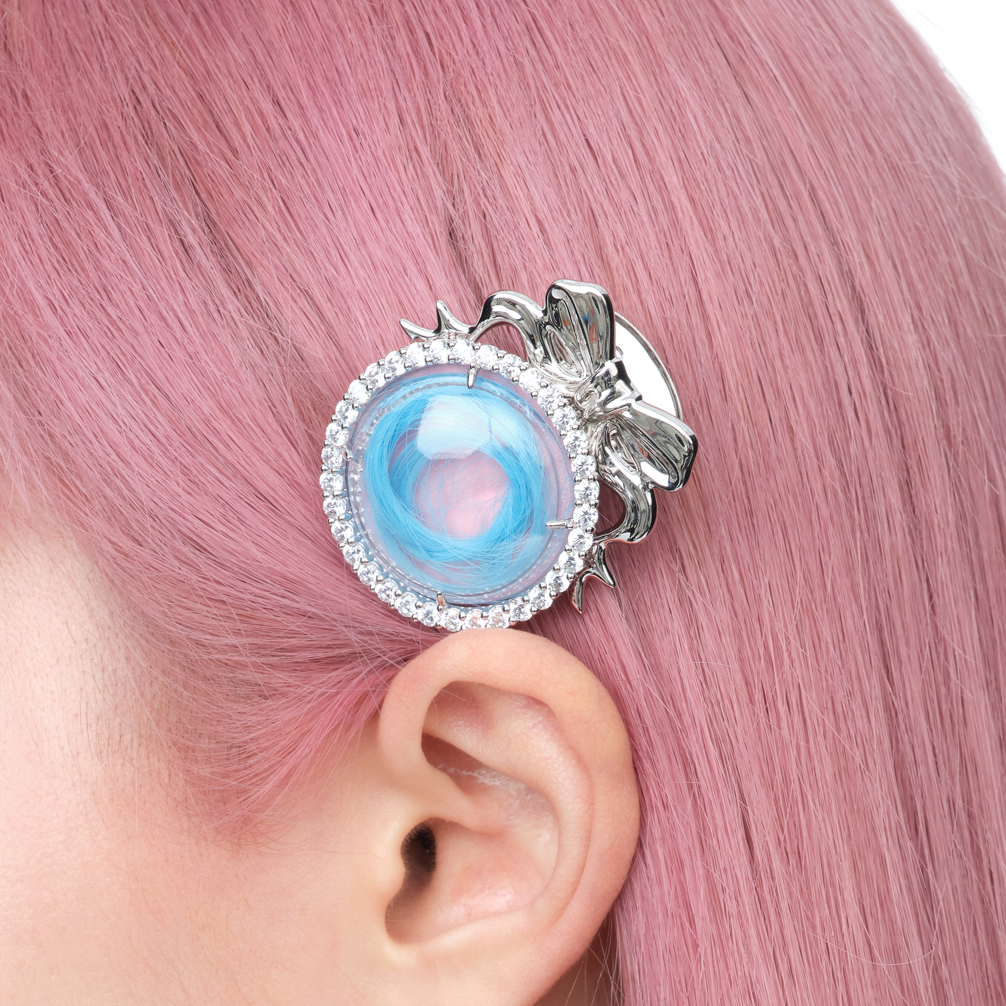 YVMIN X Ashley Williams Mourning hair clip, distinctive sculptural hair accessory in black