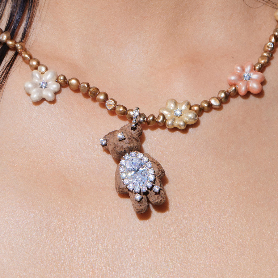 Paradise / Wooden Bear Pearl Flower Necklace