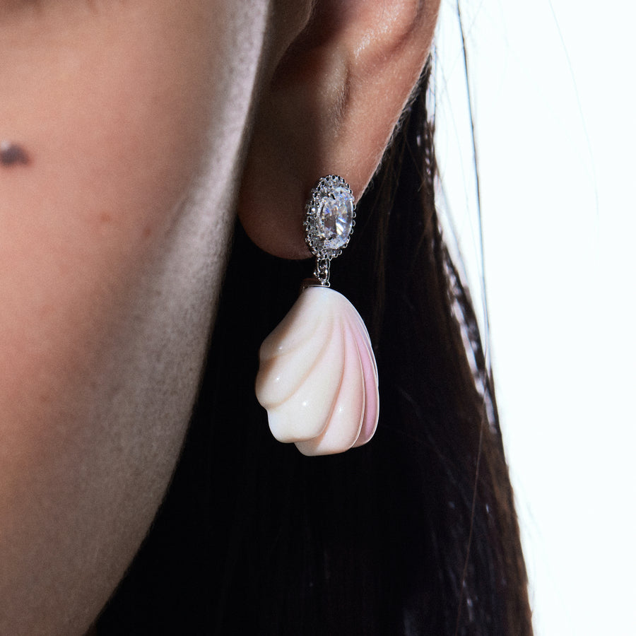 Shell / Carved Shell Pearl Earrings