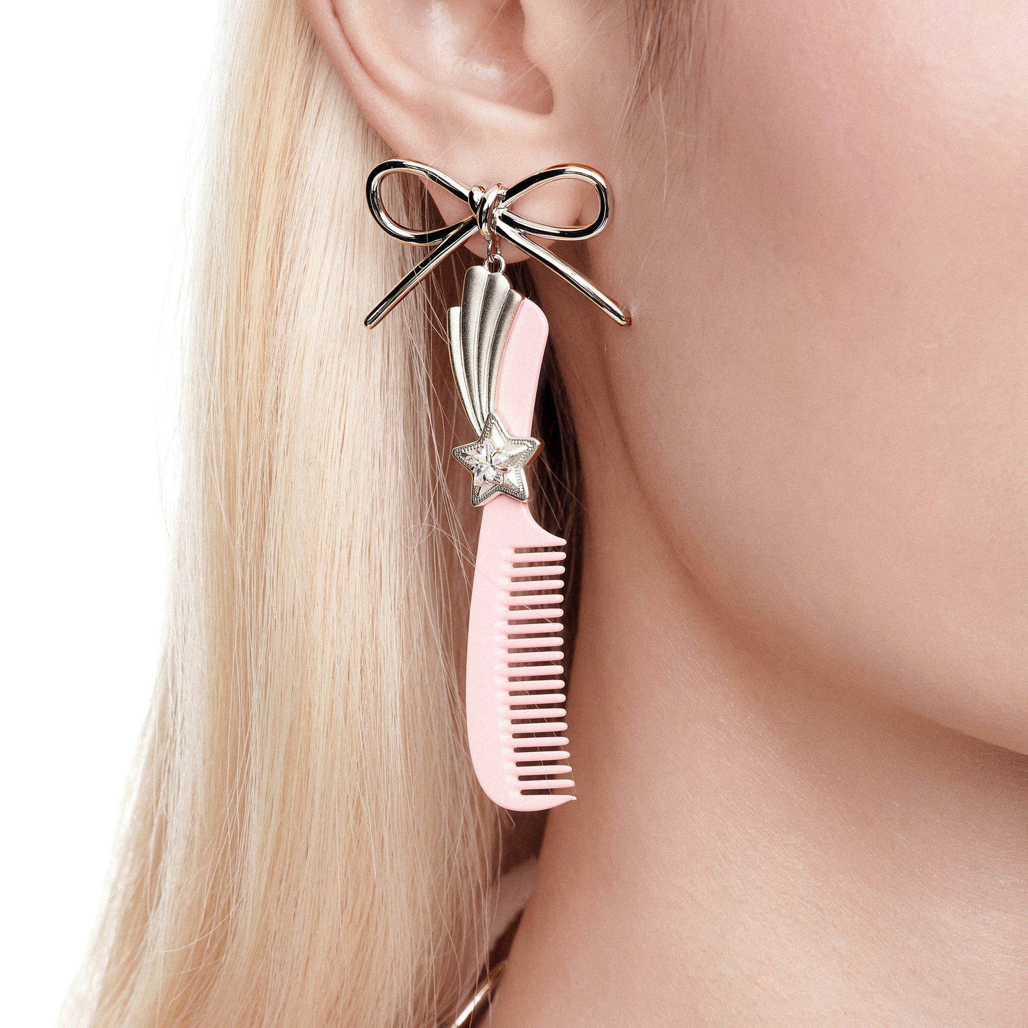 YVMIN X Ashley Williams bowknot comb earring featuring a delicate bowknot design on a sleek accessory.