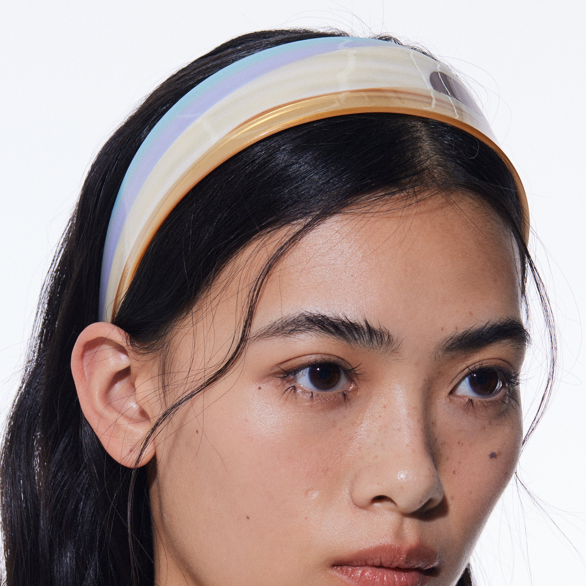 YVMIN landscape hair band with floral design, showcasing a stylish accessory for holding hair back in a natural, elegant style.