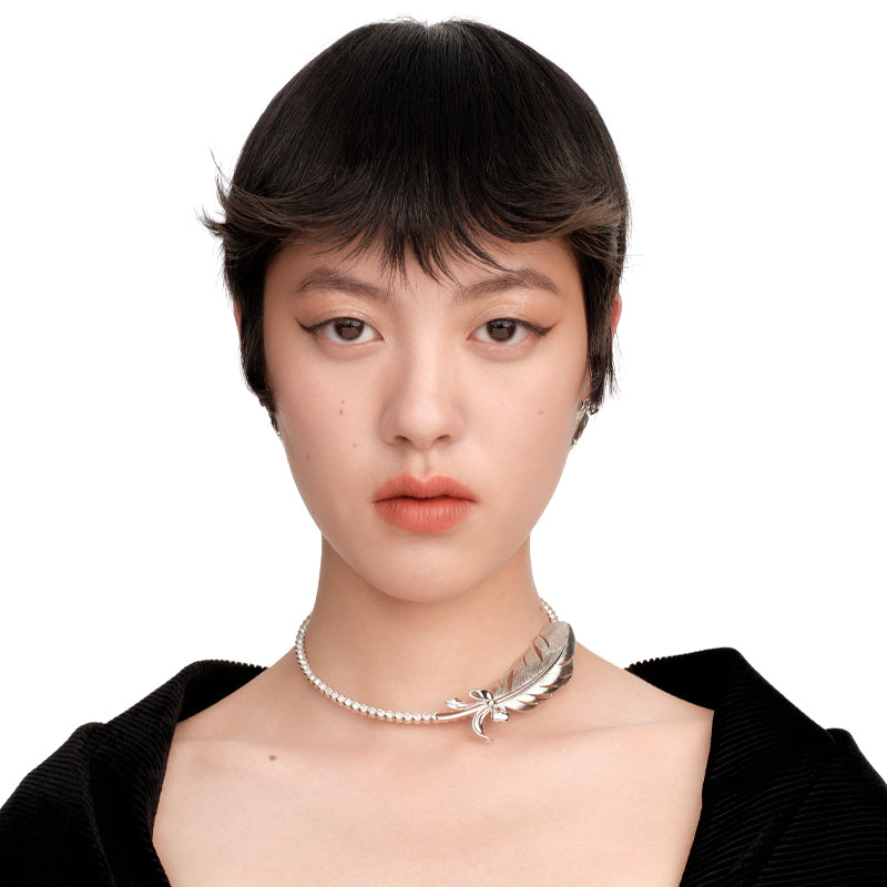 YVMIN metal feather choker necklace featuring intricate feather design and adjustable chain for a stylish, edgy look.