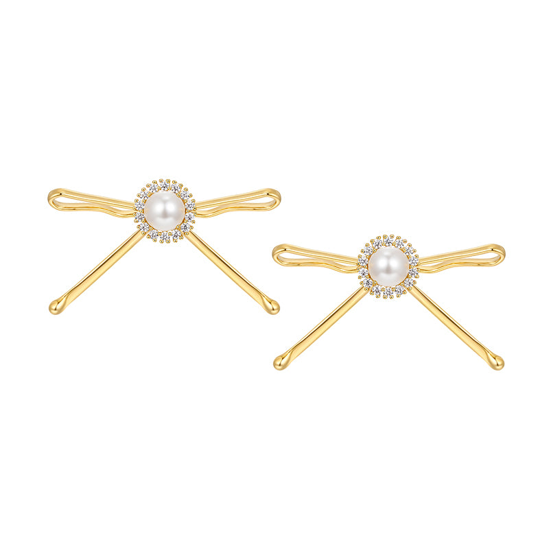 YVMIN X SHUSHUTONG metal bowknot earrings featuring sleek silver clips. Elegant jewelry accessory with a modern design.