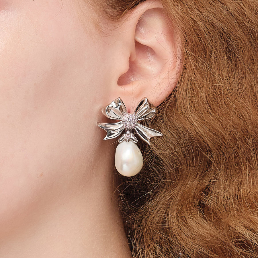 YVMIN X SHUSHUTONG / Baroque Pearl Bow Earring